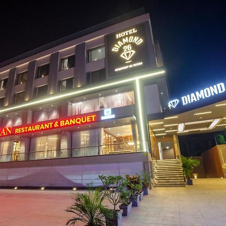Hotel Diamond 26 수라트 외부 사진