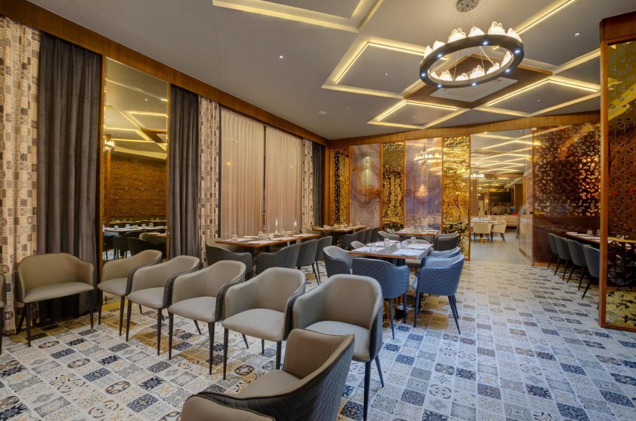 Hotel Diamond 26 수라트 외부 사진