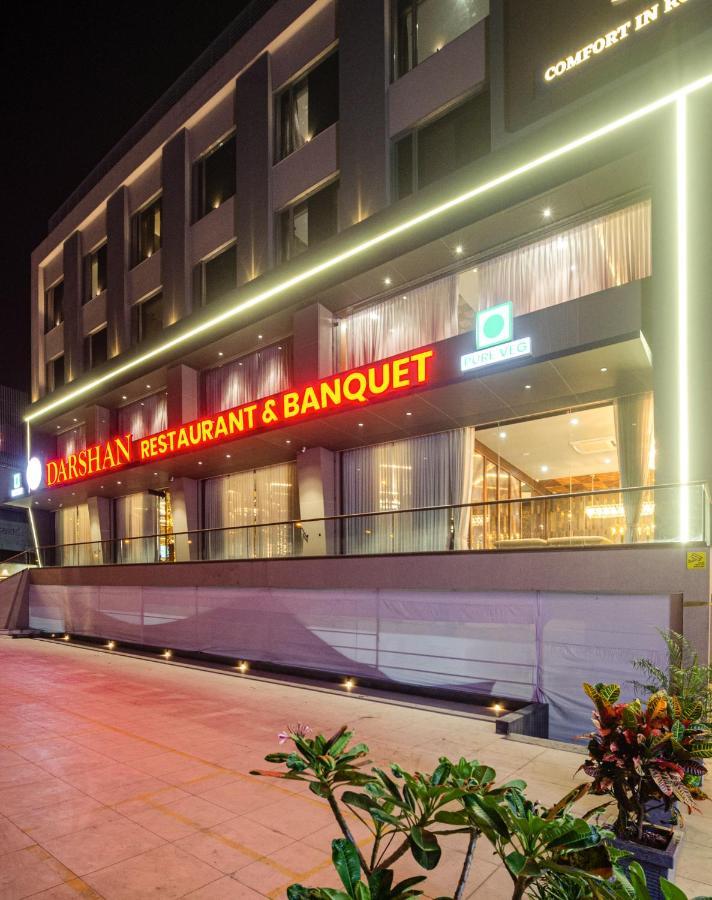 Hotel Diamond 26 수라트 외부 사진