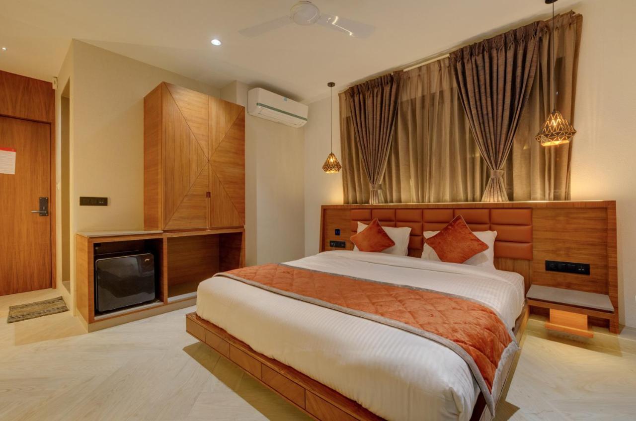Hotel Diamond 26 수라트 외부 사진