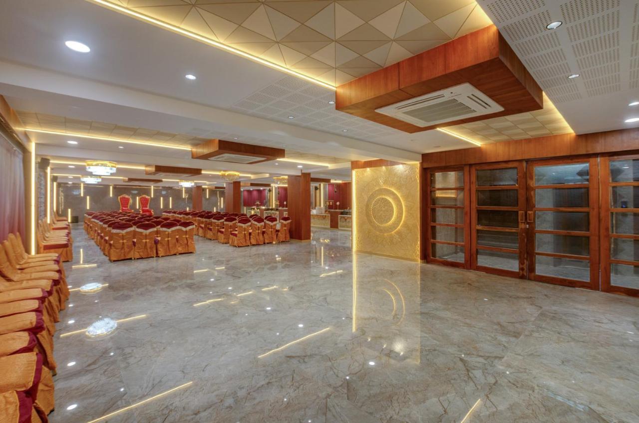 Hotel Diamond 26 수라트 외부 사진
