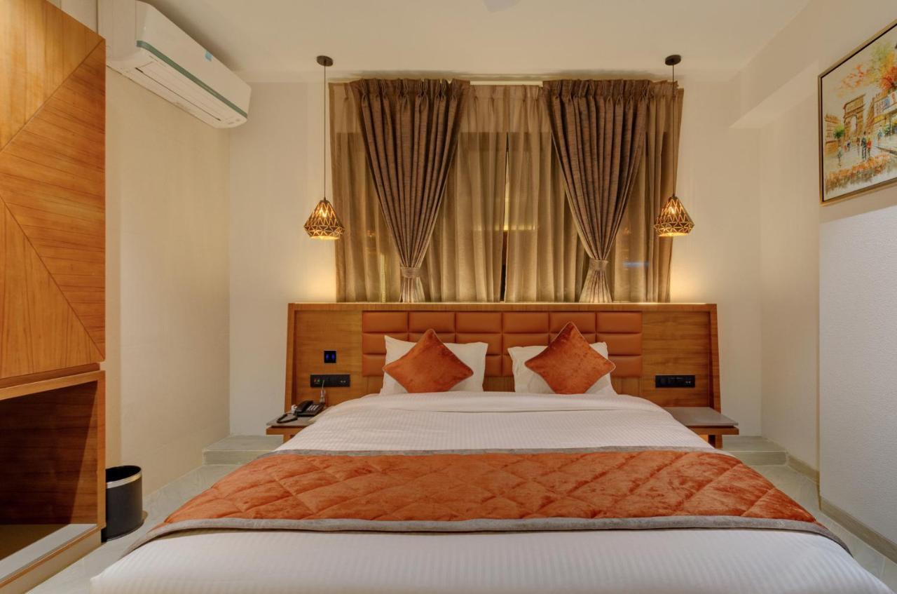 Hotel Diamond 26 수라트 외부 사진