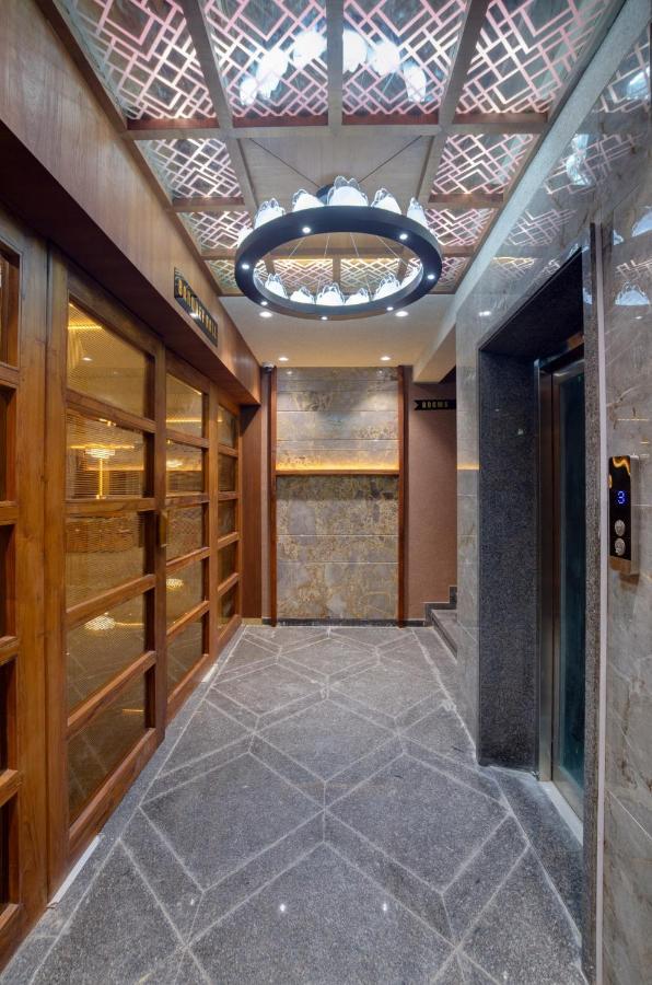 Hotel Diamond 26 수라트 외부 사진