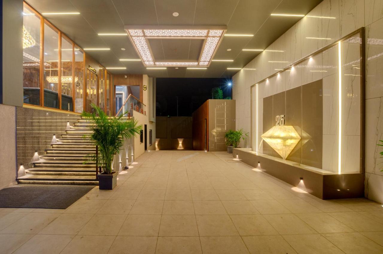 Hotel Diamond 26 수라트 외부 사진