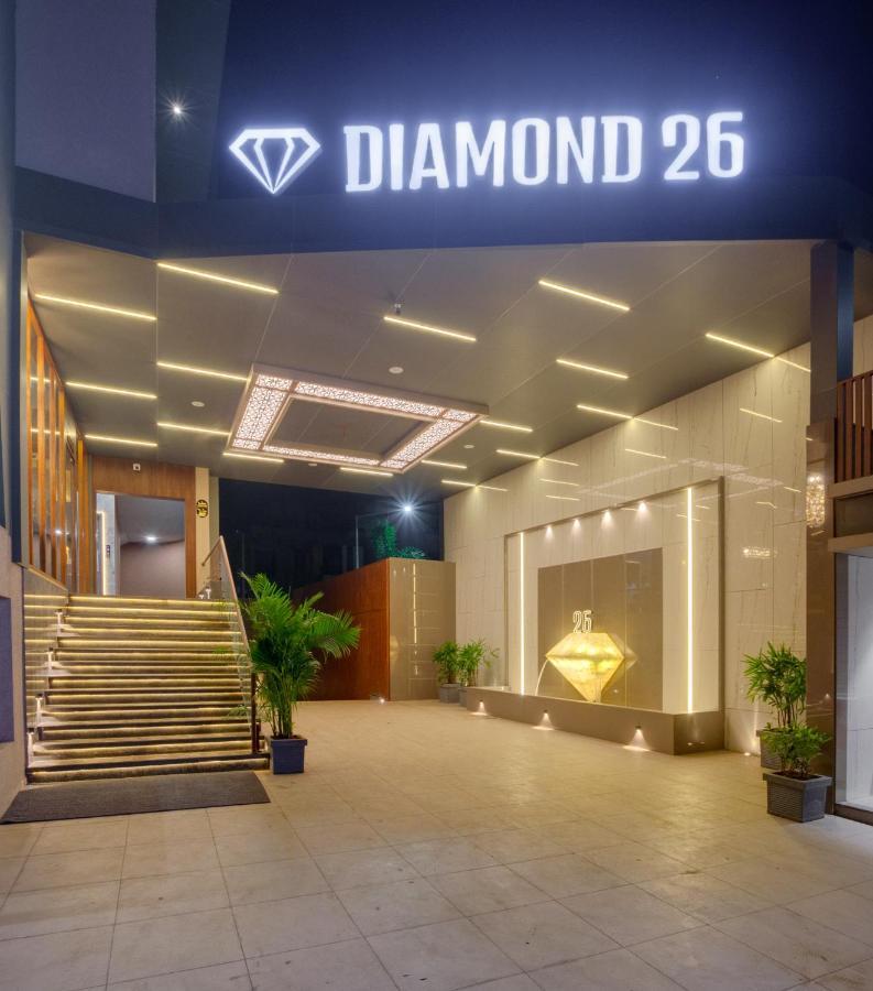 Hotel Diamond 26 수라트 외부 사진