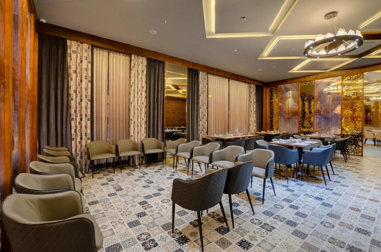 Hotel Diamond 26 수라트 외부 사진