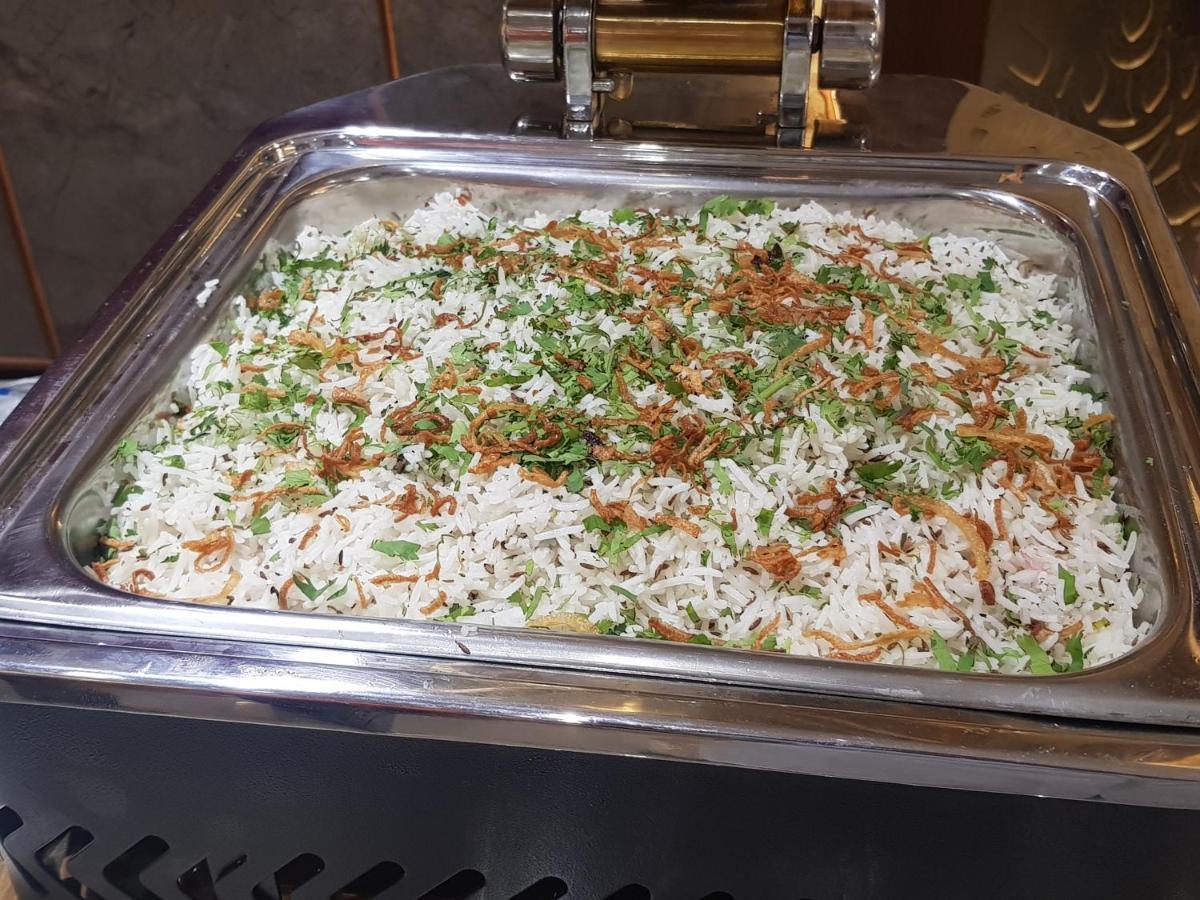 Hotel Diamond 26 수라트 외부 사진
